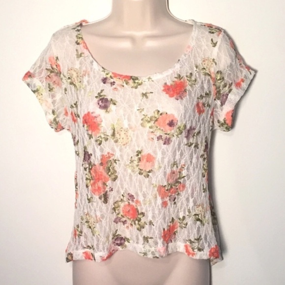 🆕 Lace floral high low crop top - Picture 1 of 5